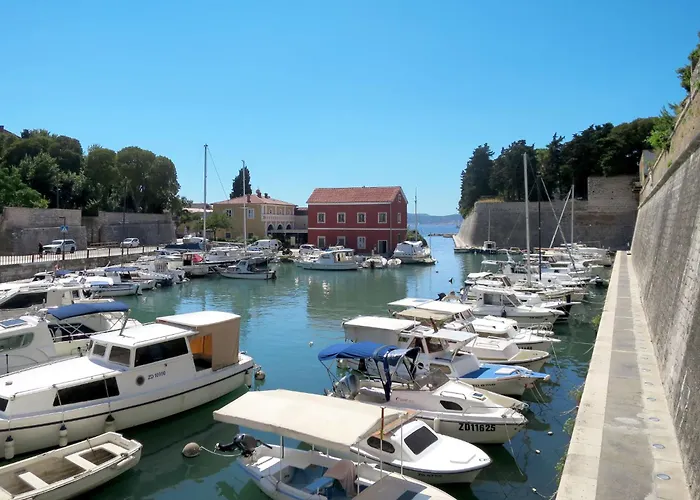 Madonna 1 By Interhome * 扎达尔